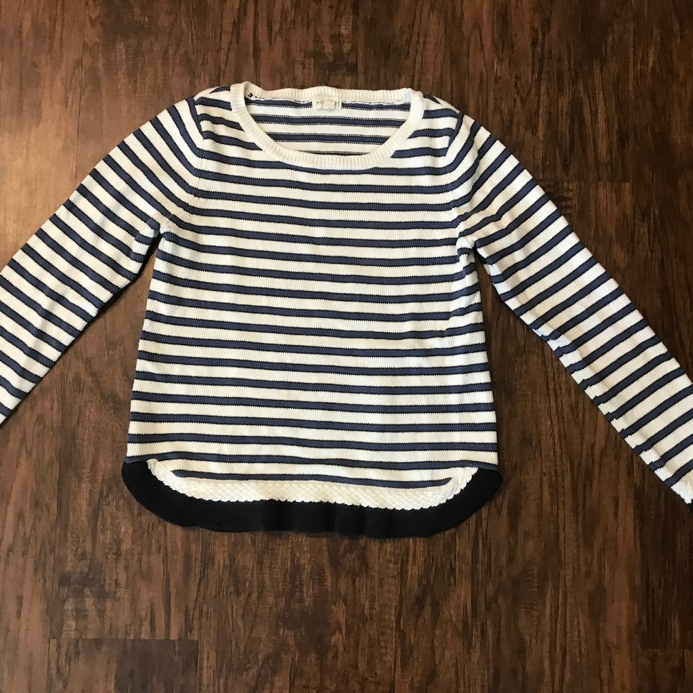 Long sleeved sweater in size L. white and navy